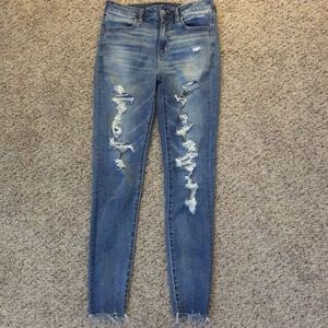 Super HighRise Distressed Jegging